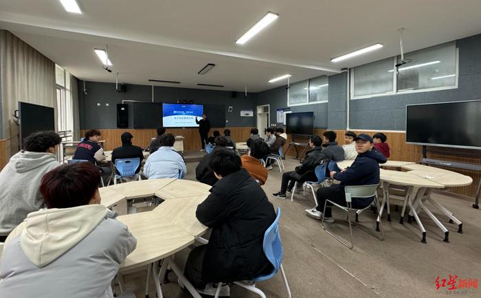 四川一高校电竞专业：开设两年多招九游娱乐生60余人(图2)