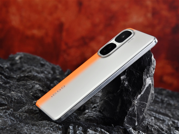 九游娱乐游戏体验最佳的天玑手机！iQOO Neo10 Pro上手(图1)