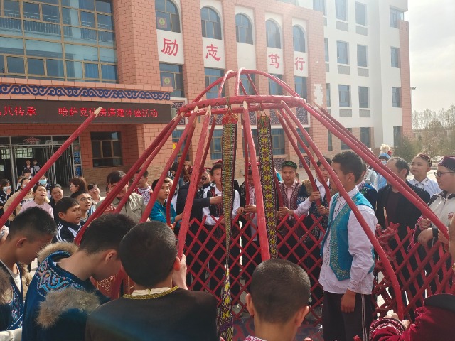 哈萨克族传统文化中的生九游娱乐态观(图1)
