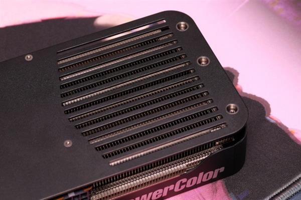 九游娱乐小钢炮终极形态！撼讯RX 9070XT游荡者打造4K电竞主机(图4)