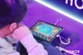 荣耀平板GT亮相上海追梦骇客超感玩家盛典极致电竞平板性能引玩家体验九游娱乐(图2)