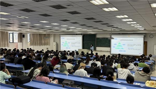 助力电竞教育 拓宽就业赛道：九游娱乐比心高校电竞水友赛圆满落幕(图4)