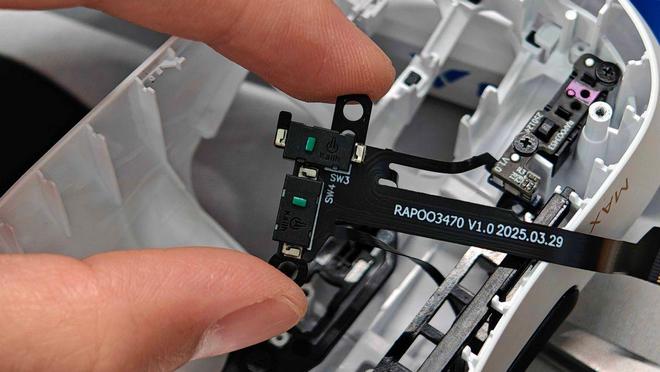 跟蝰蛇V3一比高下？雷柏VT3 九游娱乐MAX二代双8K游戏鼠标拆解测评(图17)