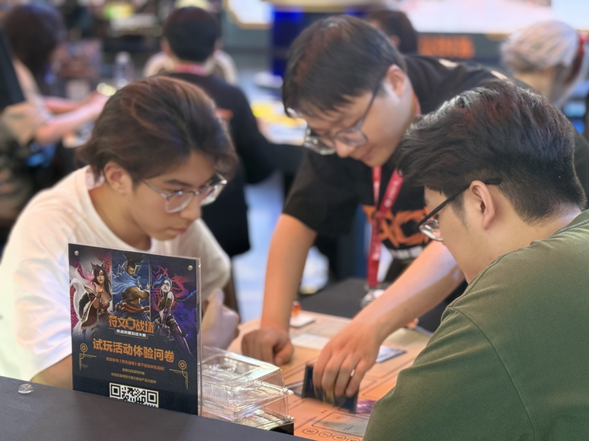 九游娱乐2025ChinaJoy新游尝鲜：全球首发！LOL首款实体卡牌游戏《符文战场》正式发售(图6)