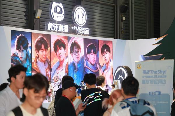 九游娱乐虎牙“AI+”战略再现成果 首次亮相电竞IP智能机器人(图3)