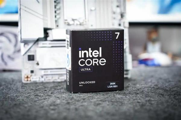 酷睿九游娱乐i7-14700KF or U7-265K：2025沉浸式游戏DIY配置你pick谁(图3)