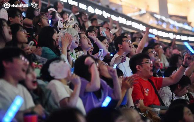 九游娱乐1分05秒售罄但这款国民游戏赛事不只见证了这一个历史(图9)