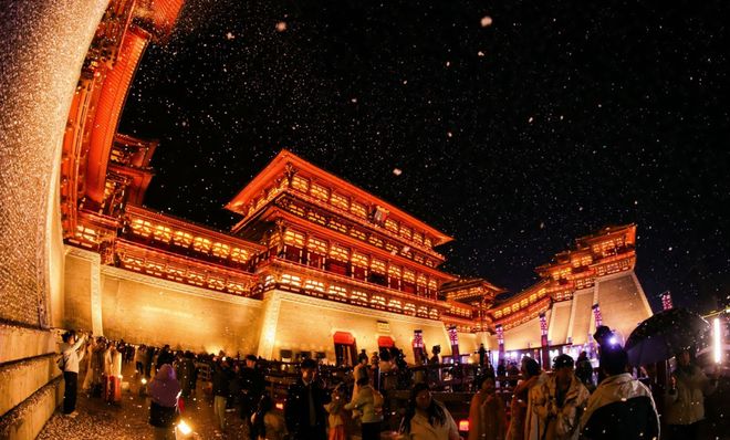 九游娱乐一发力便冲上畅销榜前5这款十年SLG或许还能更强(图1)