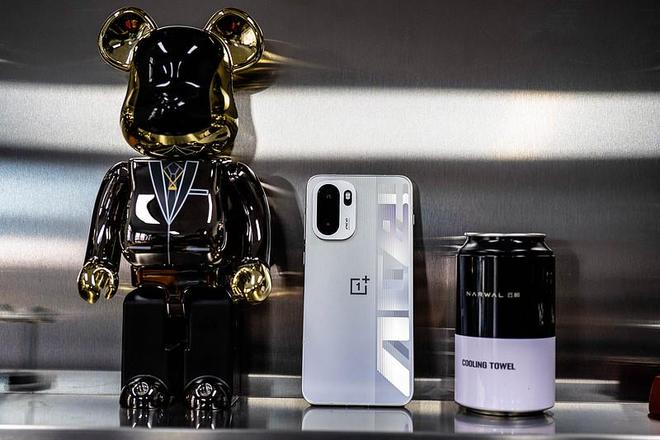 九游娱乐一加ACE6评测：开启165Hz的竞技新纪元(图1)