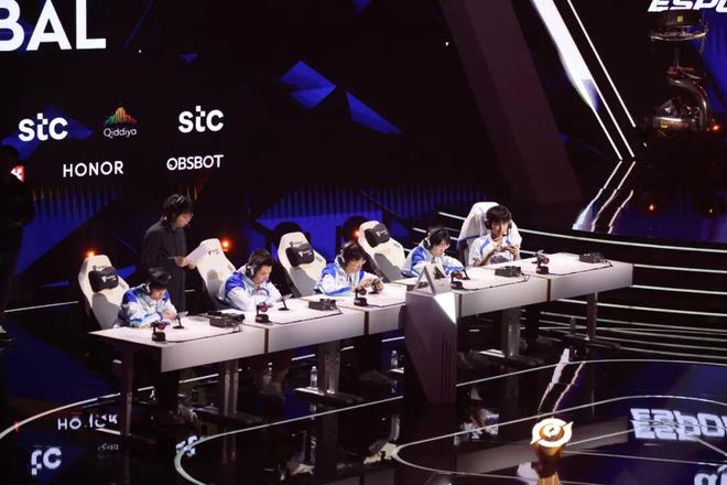 电竞不止能九游娱乐“打”年轻人的新消费战场来了(图2)