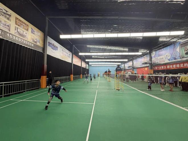 河北沧州：搭九游娱乐建体育竞技平台 推动体教融合发展——东光县举办青少年羽毛球邀请赛(图2)
