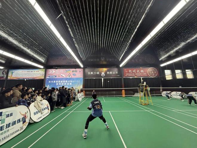 河北沧州：搭九游娱乐建体育竞技平台 推动体教融合发展——东光县举办青少年羽毛球邀请赛(图1)