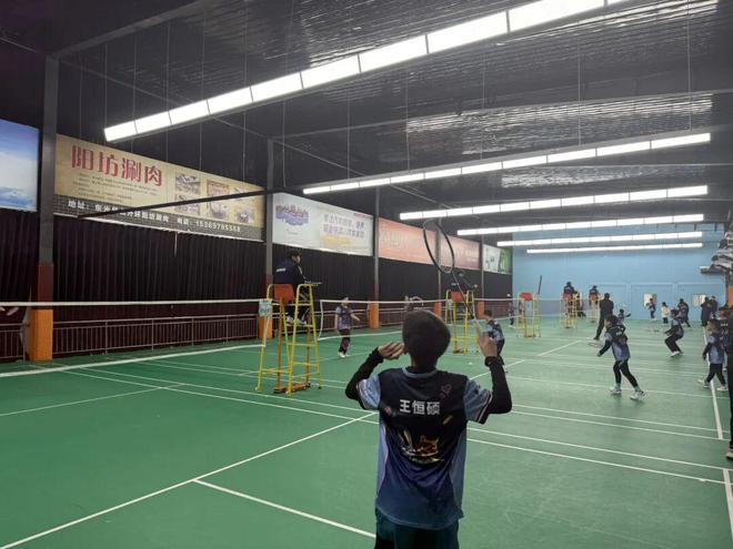 河北沧州：搭九游娱乐建体育竞技平台 推动体教融合发展——东光县举办青少年羽毛球邀请赛(图3)