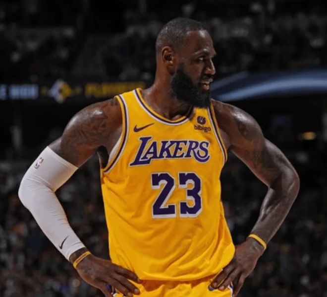 九游娱乐10胜0负联盟第一！全世界都说你老了你却逆天改命打破质疑(图6)