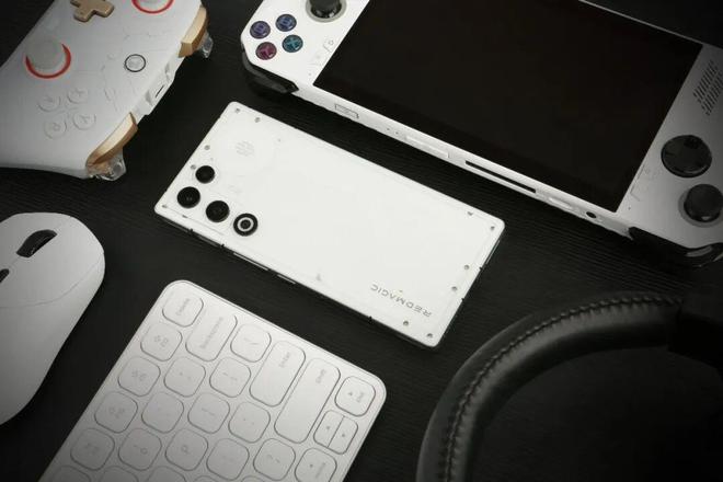 九游娱乐当轻薄机身注入性能基因Air的灵魂就此激活｜红魔11 Air风冷散热卷土重来(图1)