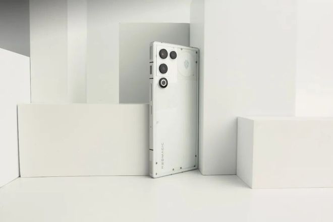 九游娱乐当轻薄机身注入性能基因Air的灵魂就此激活｜红魔11 Air风冷散热卷土重来(图5)