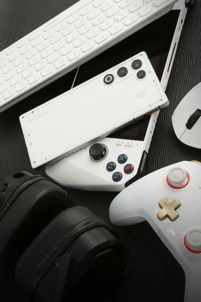 九游娱乐当轻薄机身注入性能基因Air的灵魂就此激活｜红魔11 Air风冷散热卷土重来(图9)