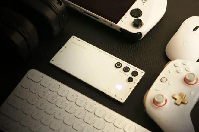 九游娱乐当轻薄机身注入性能基因Air的灵魂就此激活｜红魔11 Air风冷散热卷土重来(图14)