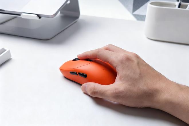 中小手万金油！一套精致桌面新生态：雷柏VT1二代焰影橙九游娱乐鼠标体验(图5)